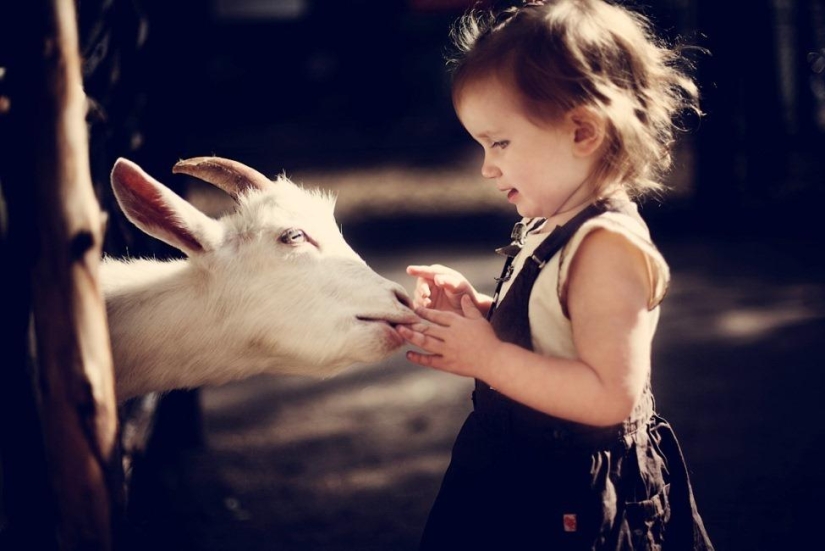 Touching children&#39;s portraits