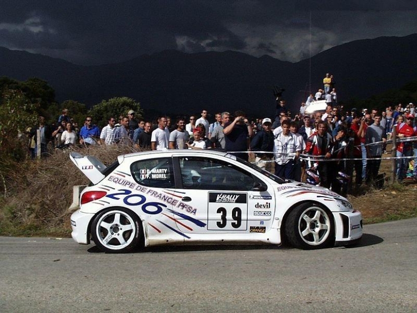 Típicos coches de masas en… ¡rally!