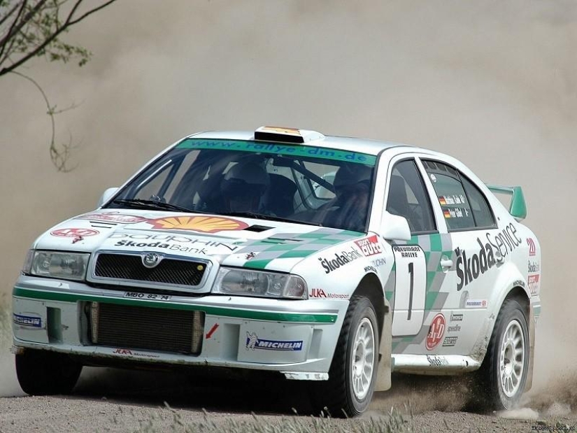 Típicos coches de masas en… ¡rally!