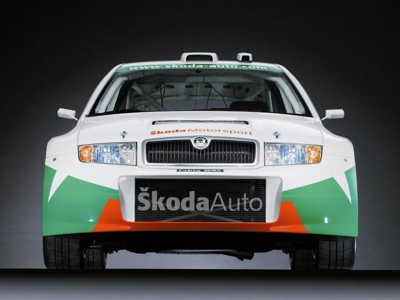 Típicos coches de masas en… ¡rally!