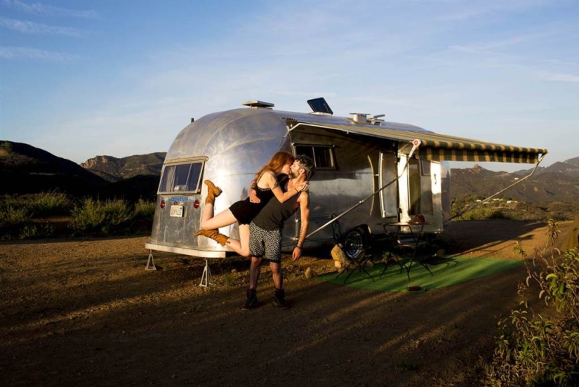 Traveling kiss