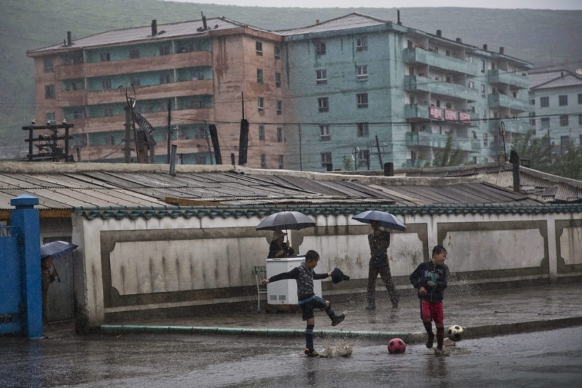 Traveling North Korea with David Guttenfelder
