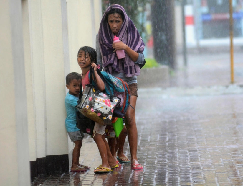 Typhoon Haiyan claimed the lives of more than 10 thousand people Typhoon Haiyan claimed the lives of more than 10 thousand people