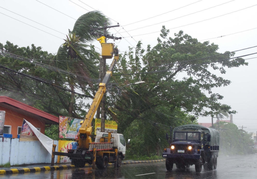 Typhoon Haiyan claimed the lives of more than 10 thousand people Typhoon Haiyan claimed the lives of more than 10 thousand people