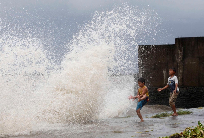 Typhoon Haiyan claimed the lives of more than 10 thousand people Typhoon Haiyan claimed the lives of more than 10 thousand people