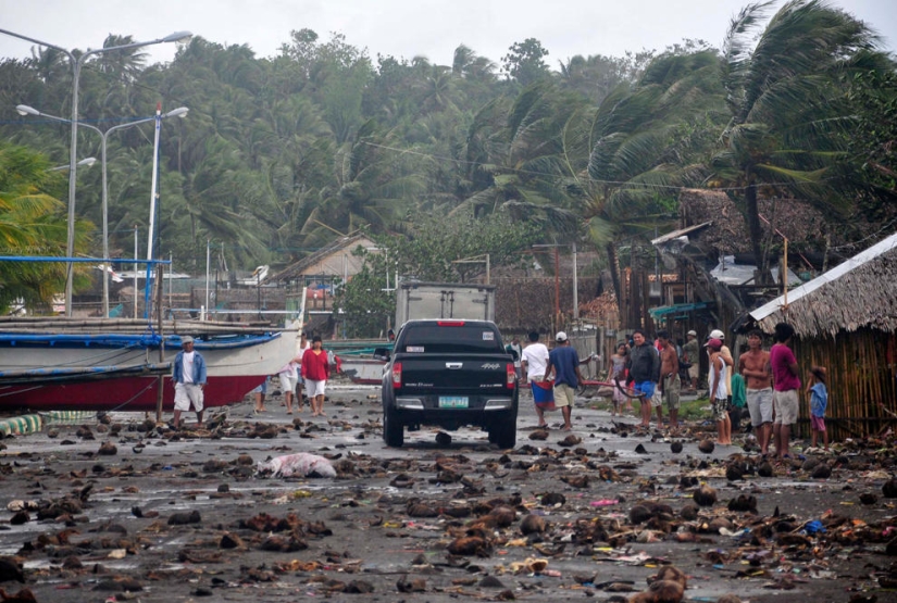 Typhoon Haiyan claimed the lives of more than 10 thousand people Typhoon Haiyan claimed the lives of more than 10 thousand people