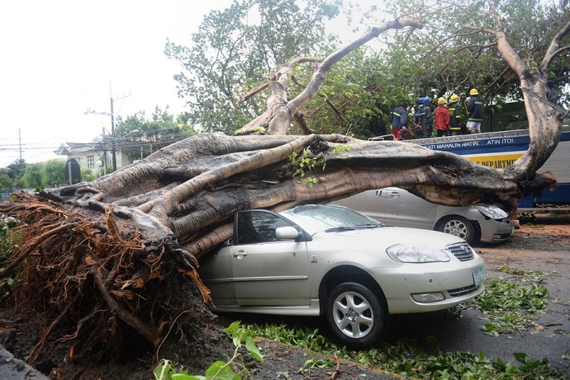Typhoon Ramassan hits the Philippines Typhoon Ramassan hits the Philippines