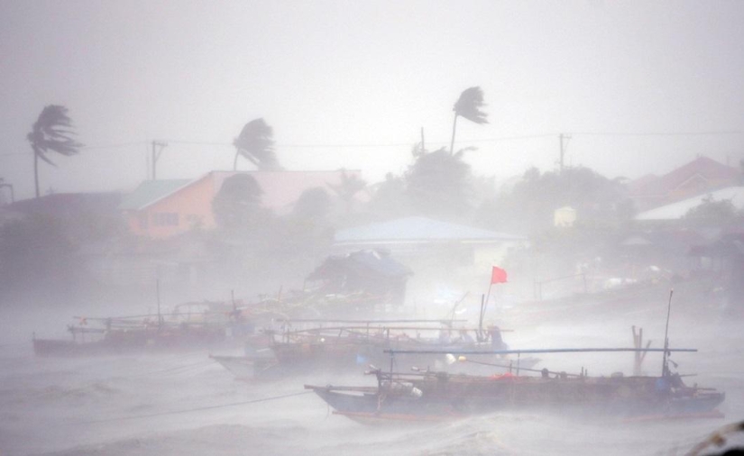 Typhoon Ramassan hits the Philippines Typhoon Ramassan hits the Philippines