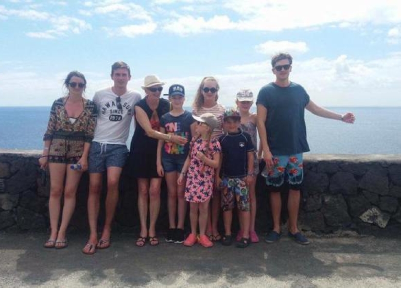 Un británico con la ayuda de una foto cuenta lo mal que le va en Canarias sin su novia