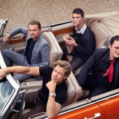 Un chico común y corriente se "toma fotos" con celebridades y divierte a todo Internet: