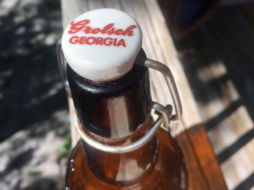 Un estudiante envió una nota al océano y la recibió 36 años después