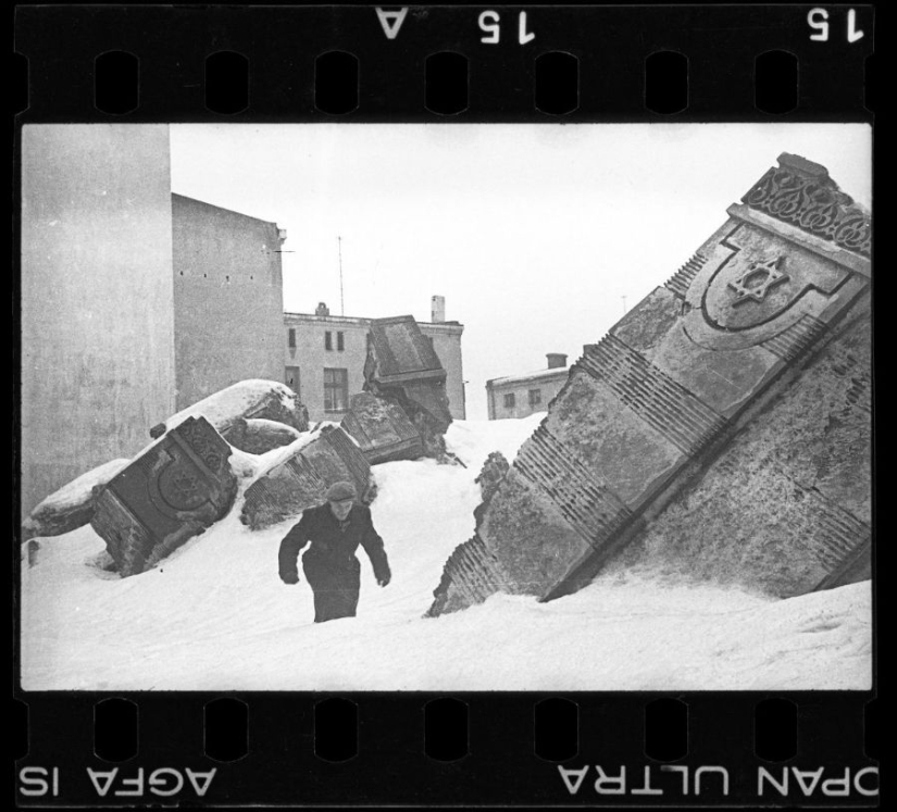 Un fotógrafo judío capturó la vida en un gueto de la Polonia ocupada bajo su propio riesgo