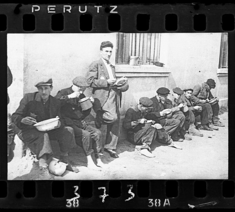 Un fotógrafo judío capturó la vida en un gueto de la Polonia ocupada bajo su propio riesgo