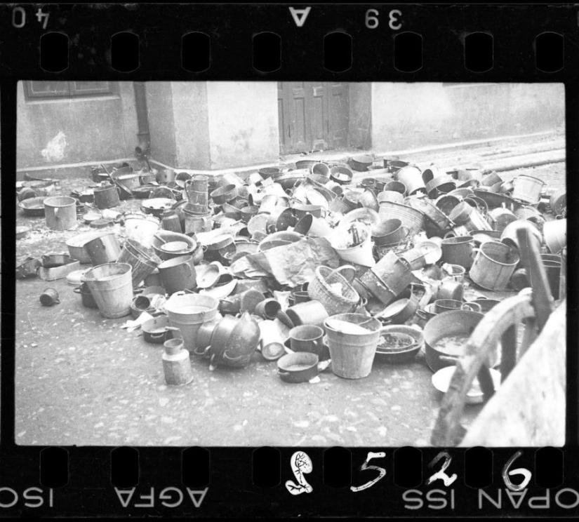 Un fotógrafo judío capturó la vida en un gueto de la Polonia ocupada bajo su propio riesgo