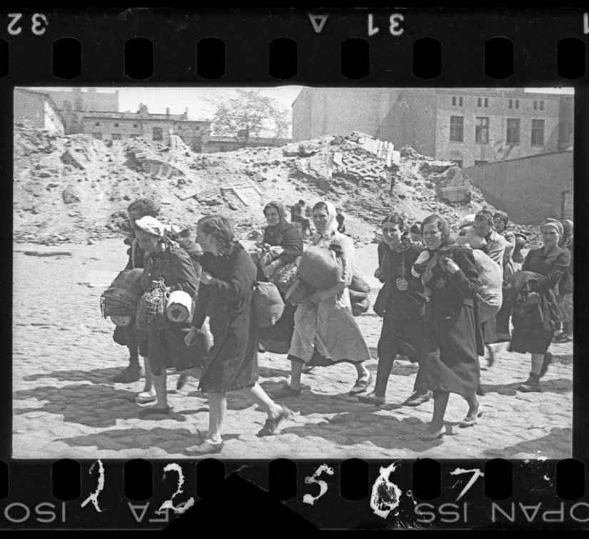 Un fotógrafo judío capturó la vida en un gueto de la Polonia ocupada bajo su propio riesgo
