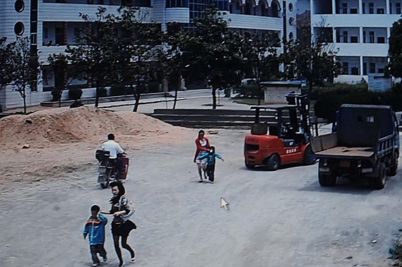 Un hombre con un cuchillo atacó a escolares en China