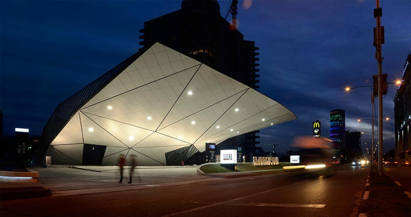 Un McDonald&#39;s futurista fue construido en Batumi