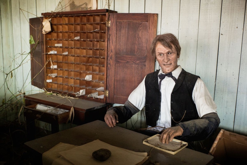 Un parque de diversiones abandonado en Japón es tan similar al "Mundo del Salvaje Oeste" que se vuelve incómodo Un parque de diversiones abandonado en Japón es tan similar al "Mundo del Salvaje Oeste" que se vuelve incómodo