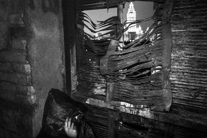 Un retrato colectivo de una generación que se ve obligada a vivir un día a la vez