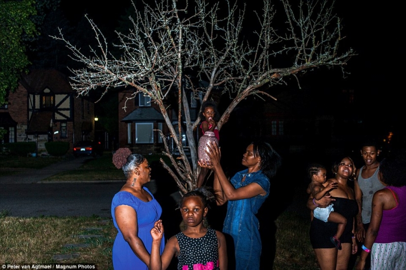 Una América rota: Un fotógrafo de guerra captura la pobreza, el racismo y la violencia en su país natal