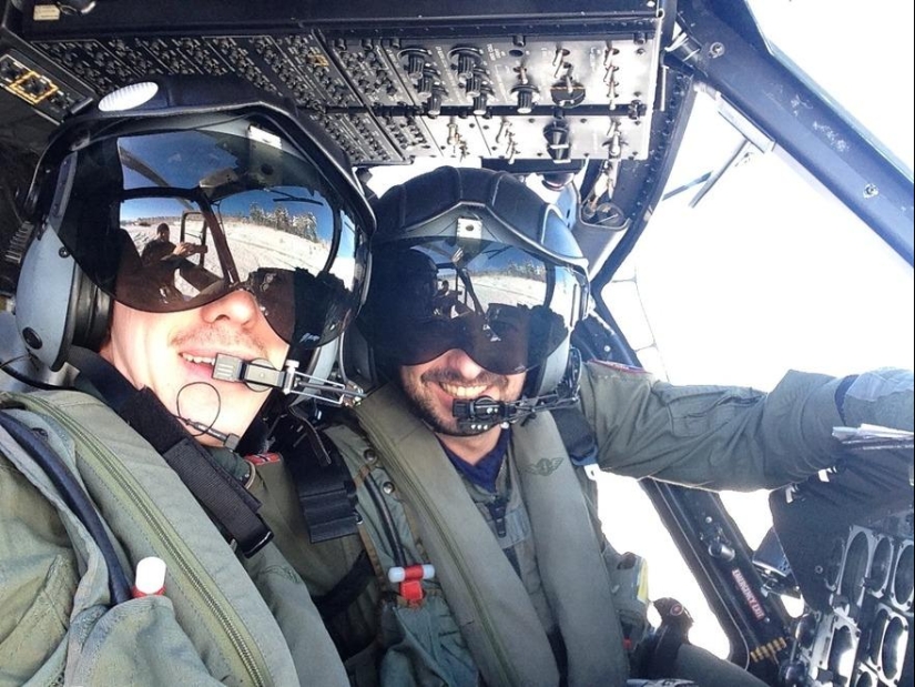 Una colección de fotos de soldados de diferentes países se ha convertido en un verdadero éxito en las redes sociales. Una colección de fotos de soldados de diferentes países se ha convertido en un verdadero éxito en las redes sociales.