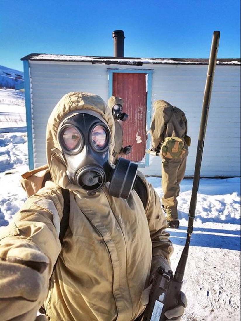 Una colección de fotos de soldados de diferentes países se ha convertido en un verdadero éxito en las redes sociales. Una colección de fotos de soldados de diferentes países se ha convertido en un verdadero éxito en las redes sociales.