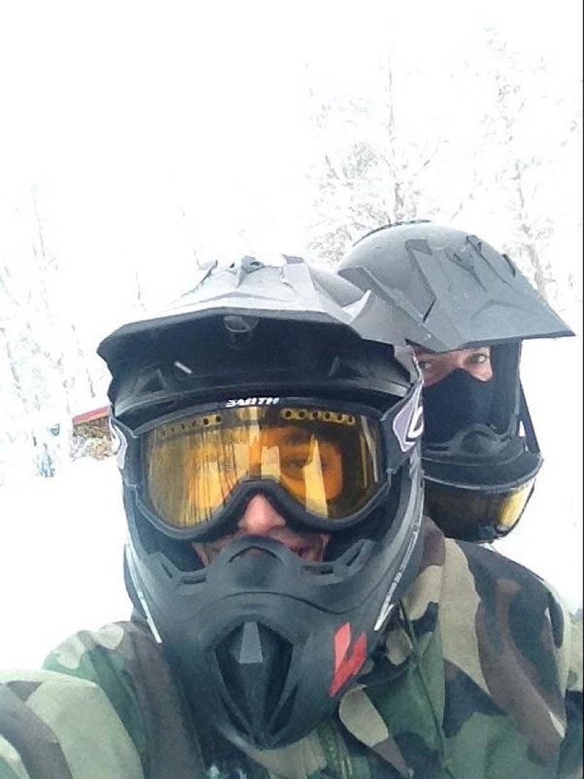 Una colección de fotos de soldados de diferentes países se ha convertido en un verdadero éxito en las redes sociales. Una colección de fotos de soldados de diferentes países se ha convertido en un verdadero éxito en las redes sociales.