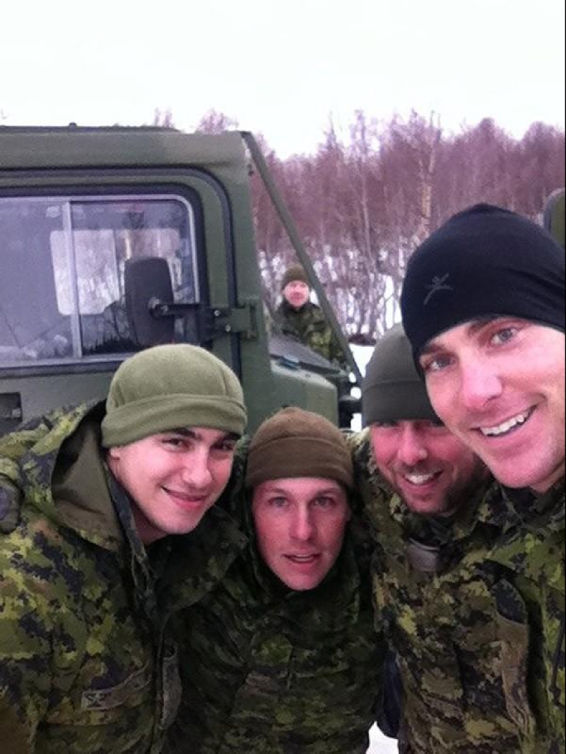 Una colección de fotos de soldados de diferentes países se ha convertido en un verdadero éxito en las redes sociales. Una colección de fotos de soldados de diferentes países se ha convertido en un verdadero éxito en las redes sociales.