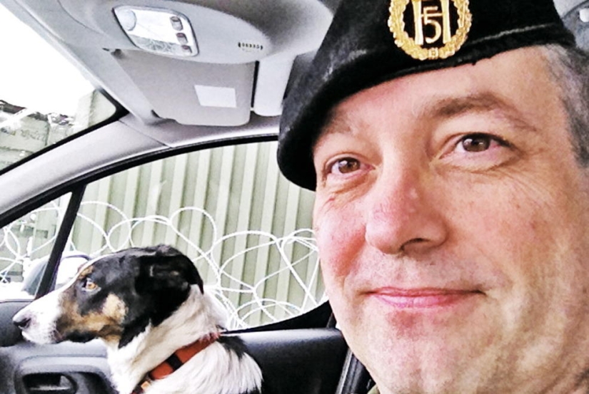 Una colección de fotos de soldados de diferentes países se ha convertido en un verdadero éxito en las redes sociales. Una colección de fotos de soldados de diferentes países se ha convertido en un verdadero éxito en las redes sociales.