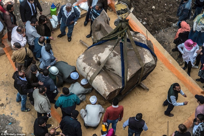 Una estatua de 3.000 años de antigüedad del faraón Ramsés II ha sido encontrada en El Cairo