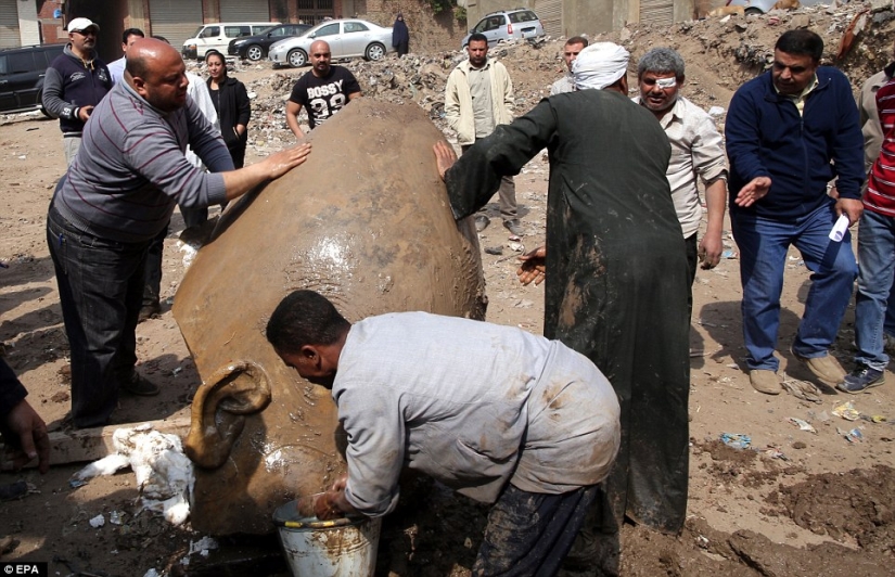 Una estatua de 3.000 años de antigüedad del faraón Ramsés II ha sido encontrada en El Cairo