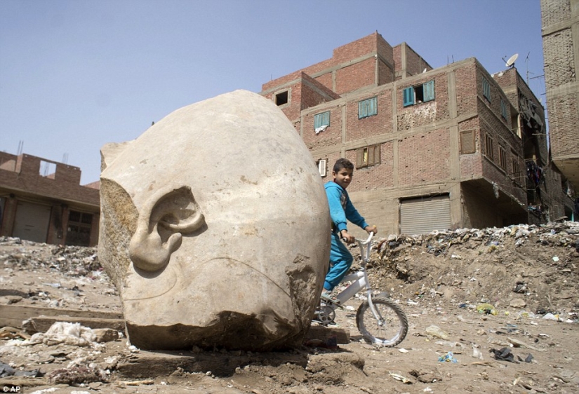 Una estatua de 3.000 años de antigüedad del faraón Ramsés II ha sido encontrada en El Cairo