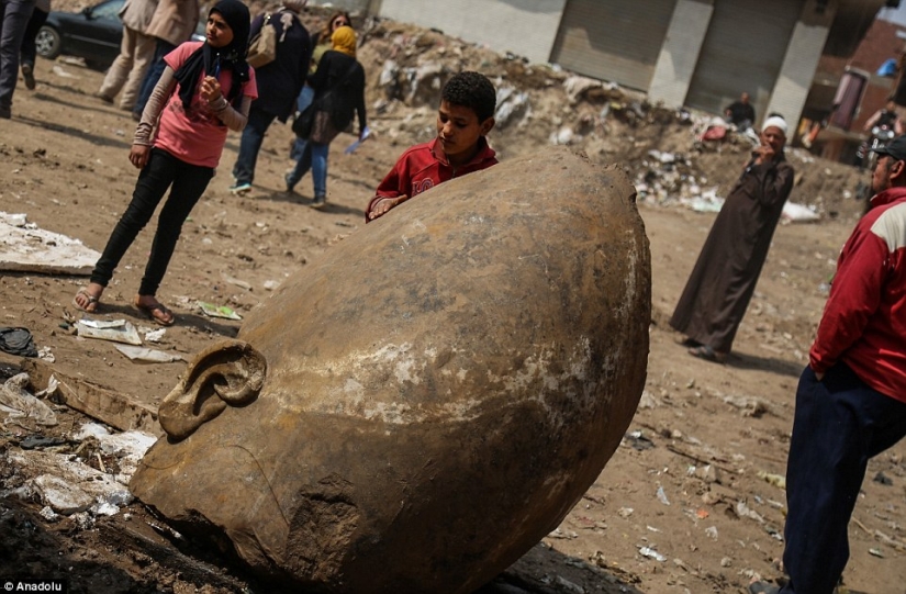 Una estatua de 3.000 años de antigüedad del faraón Ramsés II ha sido encontrada en El Cairo