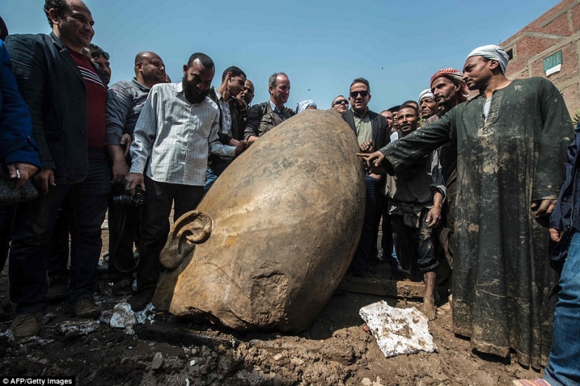 Una estatua de 3.000 años de antigüedad del faraón Ramsés II ha sido encontrada en El Cairo