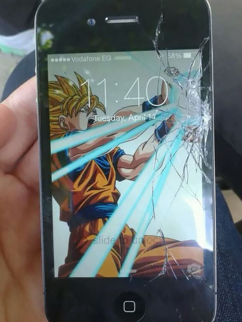 Una forma creativa de "arreglar" una pantalla de teléfono inteligente irremediablemente rota