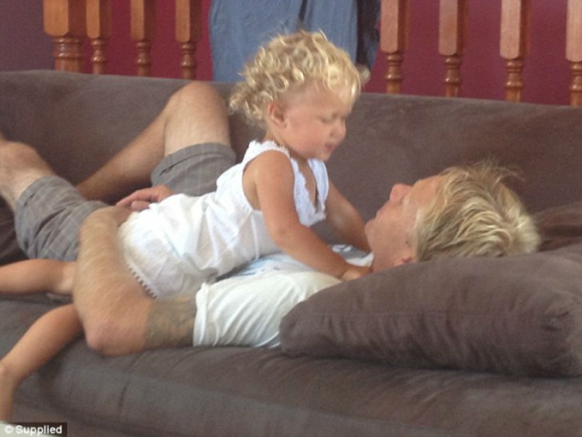 Una mujer inglesa se enamoró de un donante de esperma, de quien dio a luz a una hija. Una mujer inglesa se enamoró de un donante de esperma, de quien dio a luz a una hija.