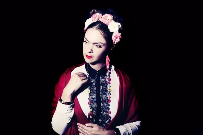 Una mujer reencarnada sin ayuda como 15 personalidades famosas Una mujer reencarnada sin ayuda como 15 personalidades famosas