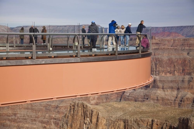 Una vista vertiginosa: la plataforma de cristal sobre el Gran Cañón