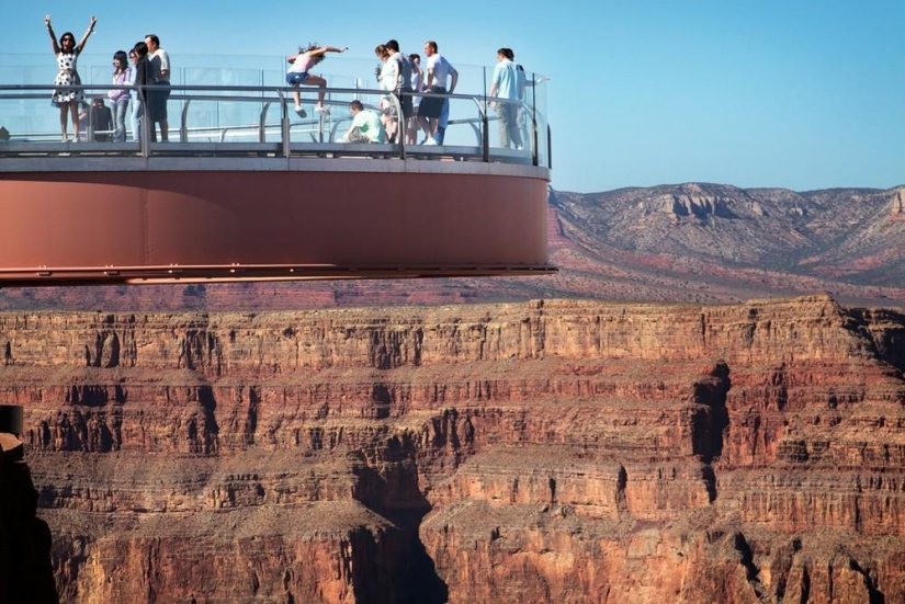 Una vista vertiginosa: la plataforma de cristal sobre el Gran Cañón