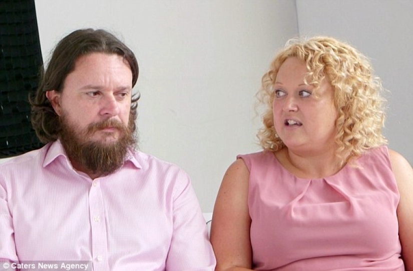Unbearably sad photo shoot about how a family nurses a dead daughter who has lived only an hour