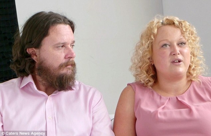 Unbearably sad photo shoot about how a family nurses a dead daughter who has lived only an hour