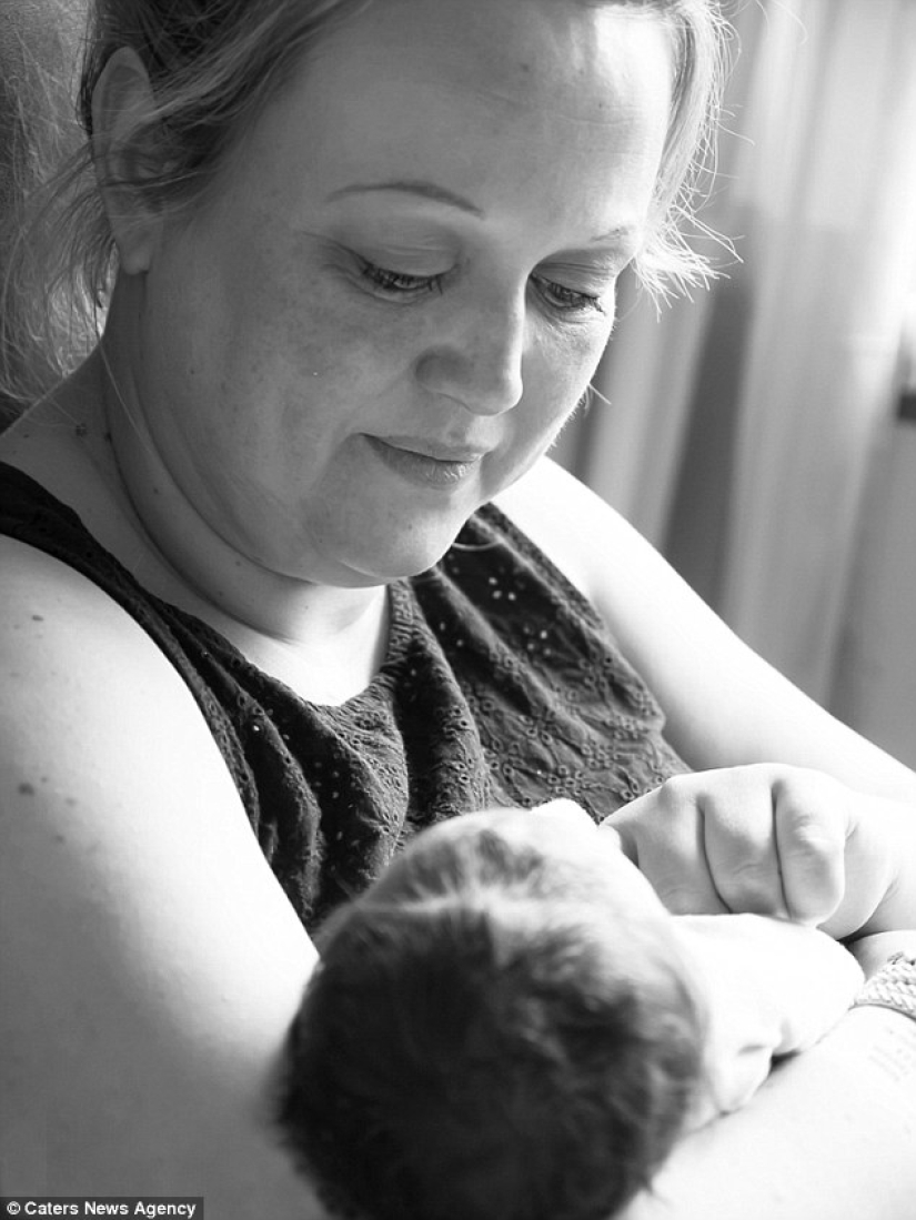 Unbearably sad photo shoot about how a family nurses a dead daughter who has lived only an hour