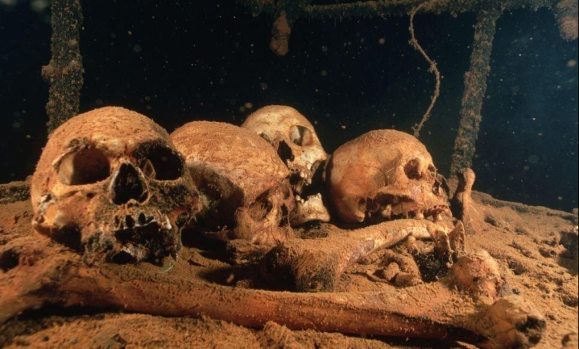 Underwater graveyard of ships Underwater graveyard of ships