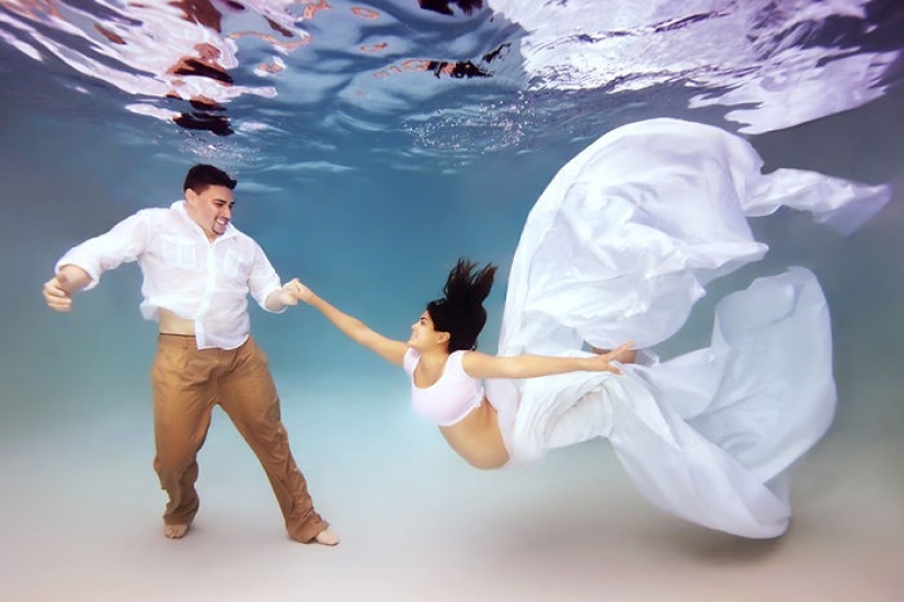 Underwater mothers - charming photos of the American master