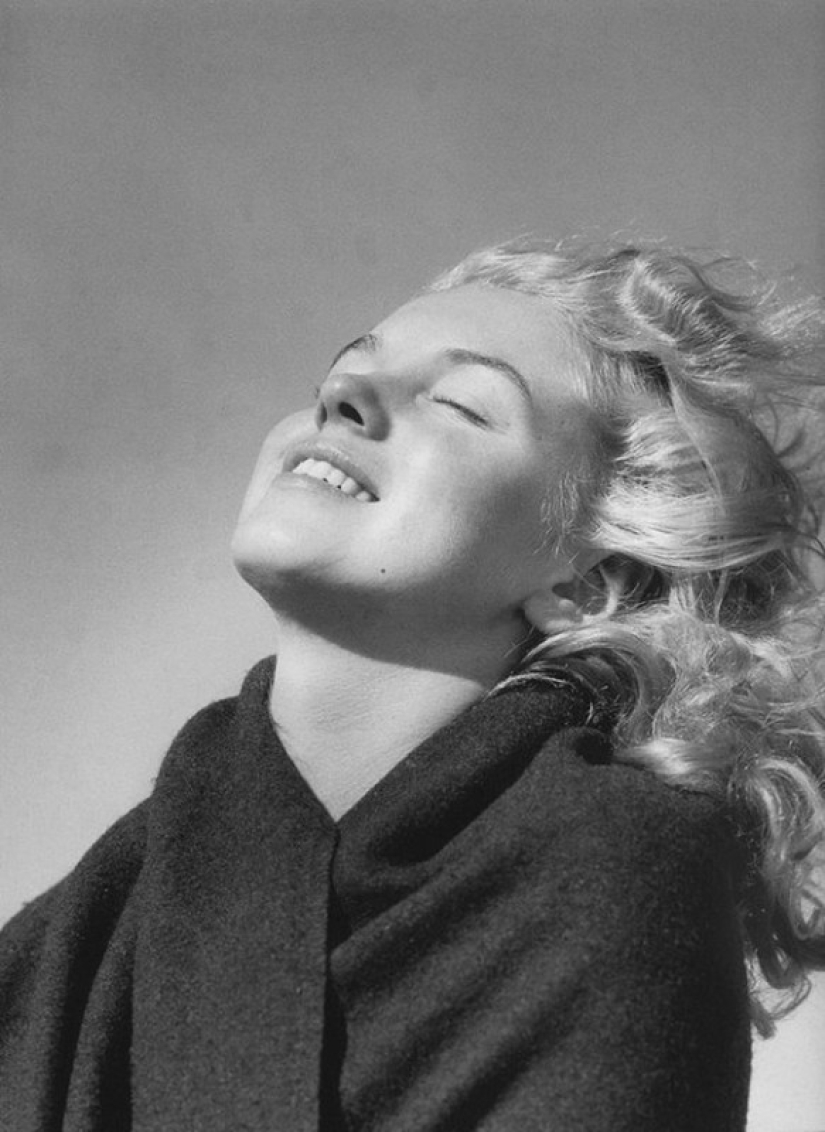 Unidentified beach photos of Marilyn Monroe taken by her lover