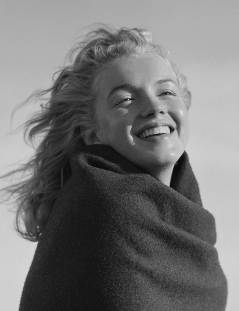 Unidentified beach photos of Marilyn Monroe taken by her lover