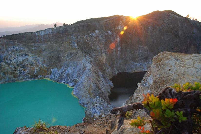 Unique tricolor lakes in the crater of the Kelimutu volcano Unique tricolor lakes in the crater of the Kelimutu volcano