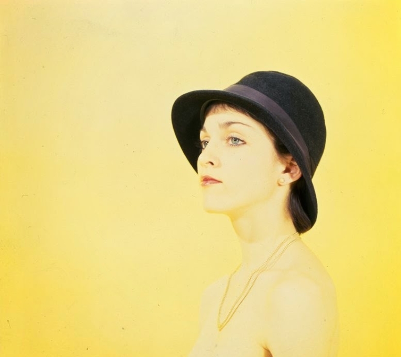 Unknown footage from the candid photo shoot of 18-year-old Madonna