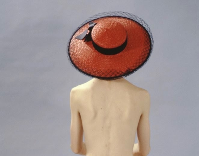 Unknown footage from the candid photo shoot of 18-year-old Madonna