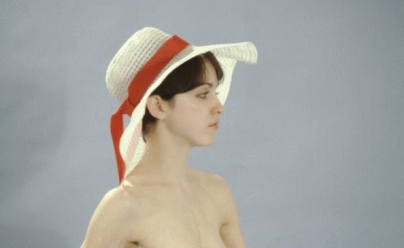 Unknown footage from the candid photo shoot of 18-year-old Madonna